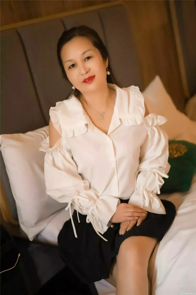 Liangrong Profile image 1