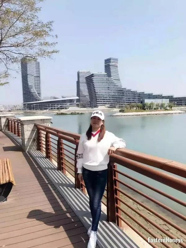 Linda Profile image 2