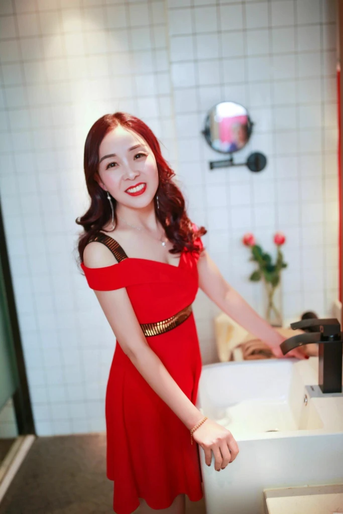 Lily Profile image 1