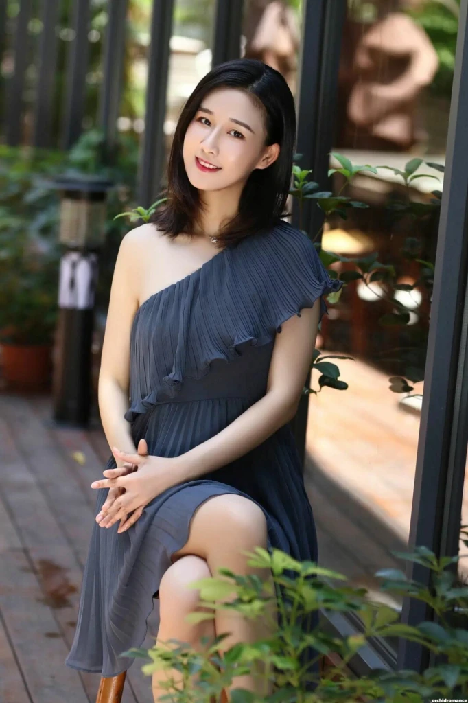 Lily Profile image 2