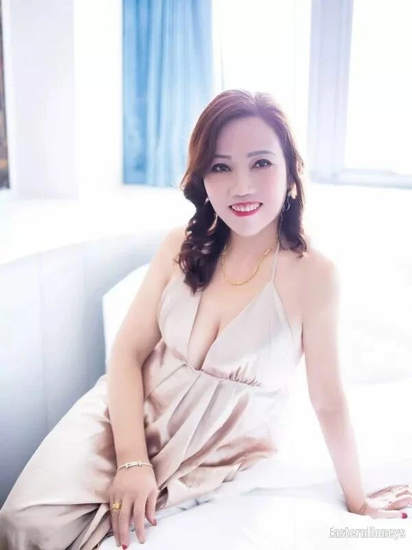 Crystal Profile image 3