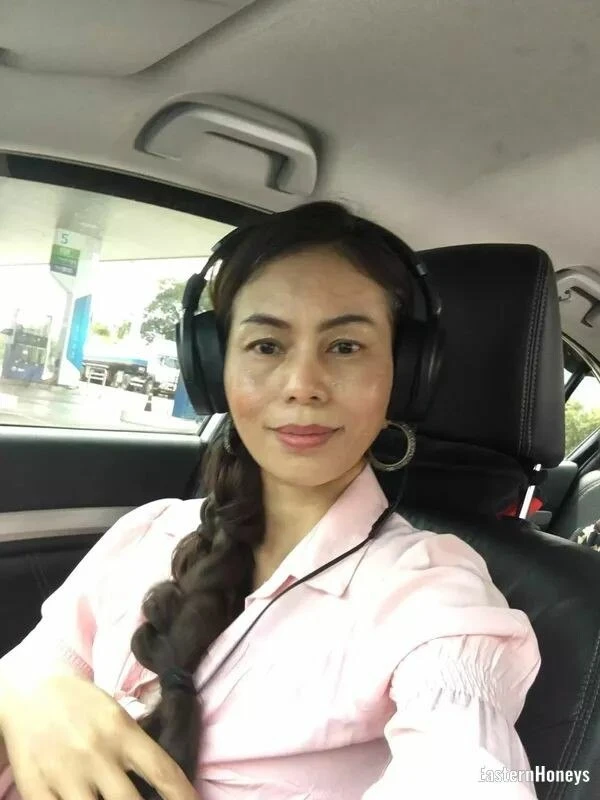 Jiraporn Profile image 3