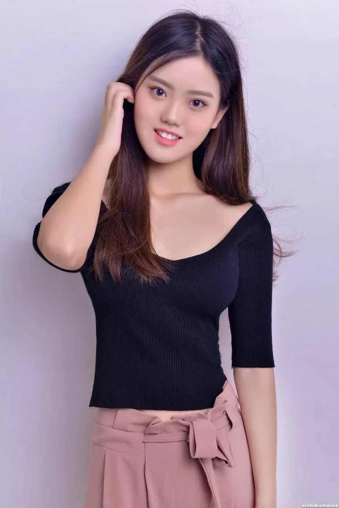 Lily Profile image 2